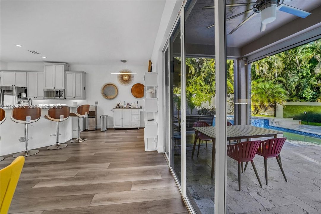 Под контрактом: $5,500 (4 спален, 2 ванн, 2475 Квадратных фут)