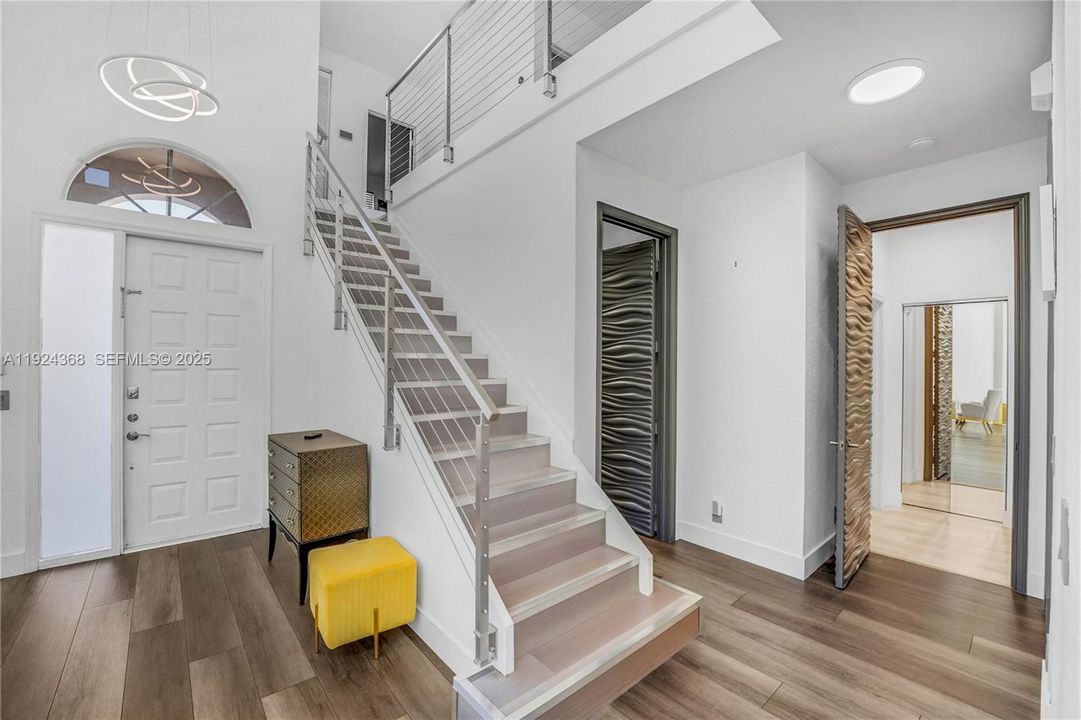 Под контрактом: $5,500 (4 спален, 2 ванн, 2475 Квадратных фут)