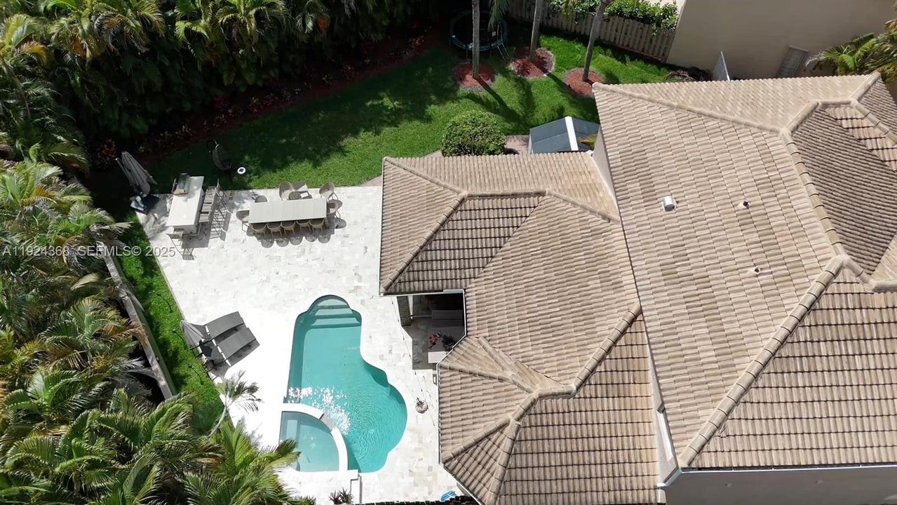 Под контрактом: $5,500 (4 спален, 2 ванн, 2475 Квадратных фут)