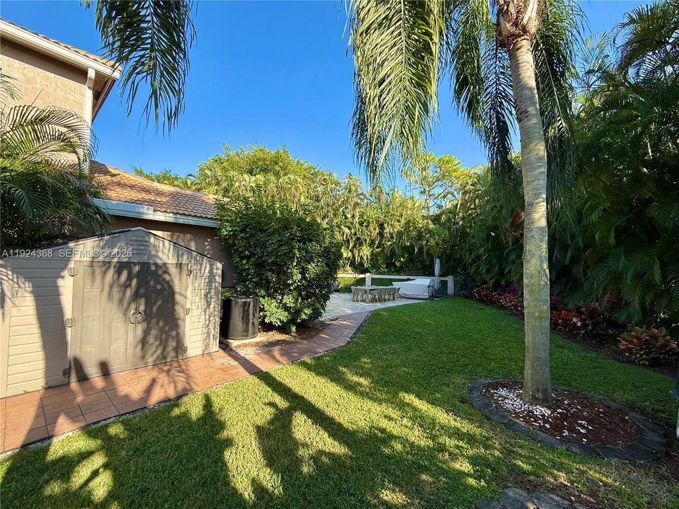 Под контрактом: $5,500 (4 спален, 2 ванн, 2475 Квадратных фут)