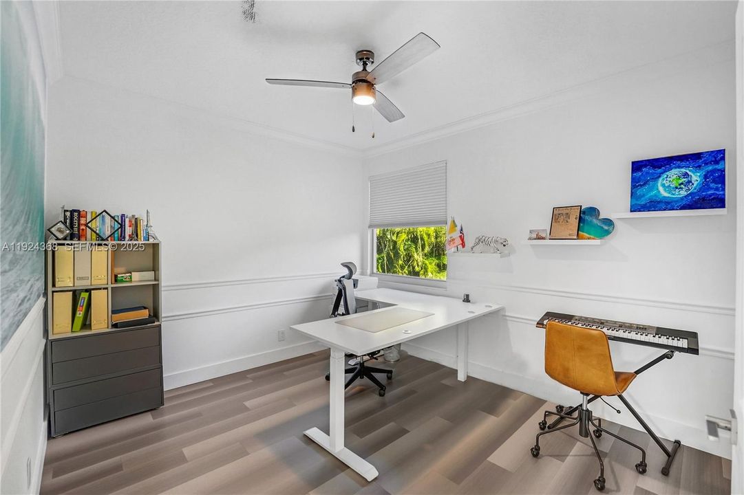 Под контрактом: $5,500 (4 спален, 2 ванн, 2475 Квадратных фут)