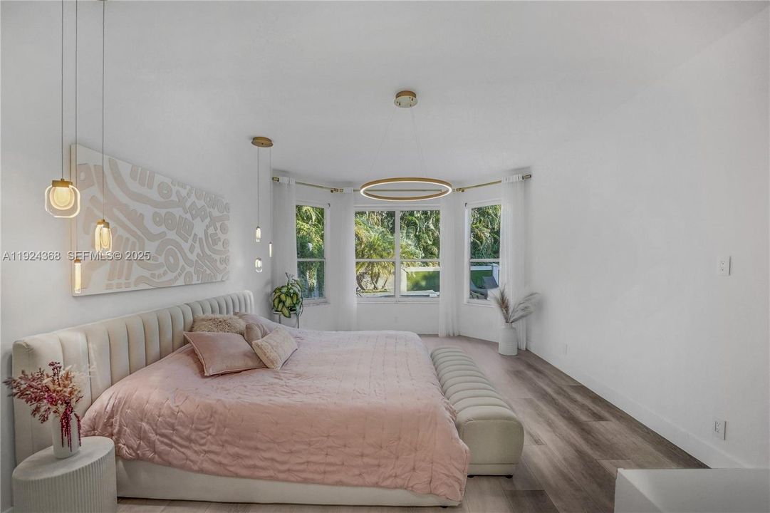 Под контрактом: $5,500 (4 спален, 2 ванн, 2475 Квадратных фут)