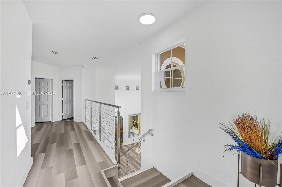 Под контрактом: $5,500 (4 спален, 2 ванн, 2475 Квадратных фут)