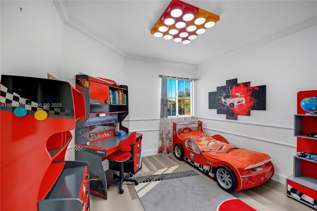 Под контрактом: $5,500 (4 спален, 2 ванн, 2475 Квадратных фут)