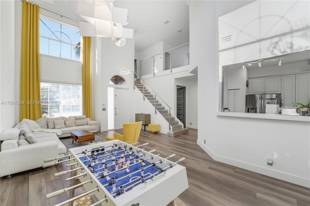 Под контрактом: $5,500 (4 спален, 2 ванн, 2475 Квадратных фут)