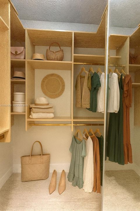 Под контрактом: $5,500 (4 спален, 2 ванн, 2475 Квадратных фут)