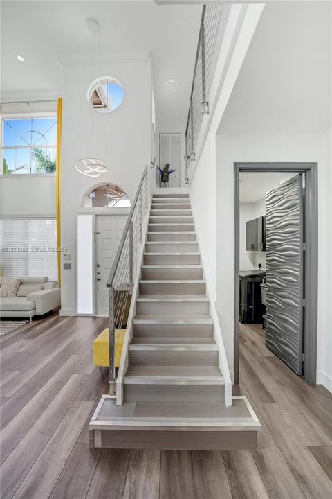 Под контрактом: $5,500 (4 спален, 2 ванн, 2475 Квадратных фут)