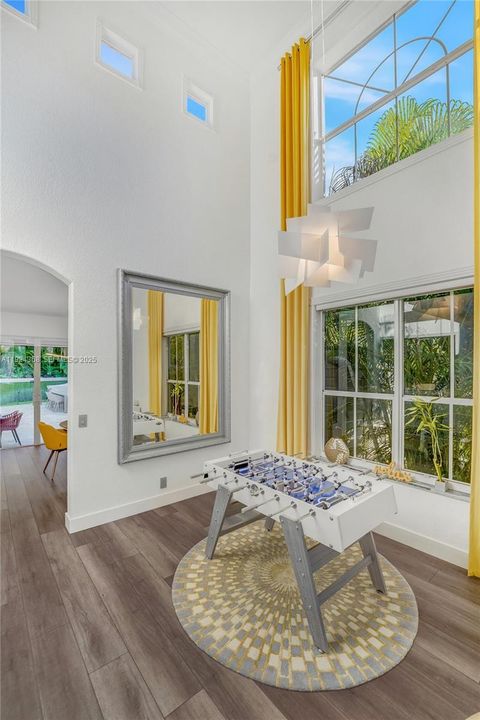 Под контрактом: $5,500 (4 спален, 2 ванн, 2475 Квадратных фут)