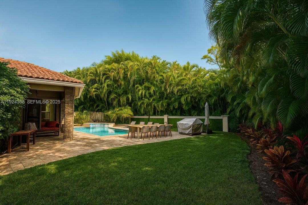 Под контрактом: $5,500 (4 спален, 2 ванн, 2475 Квадратных фут)