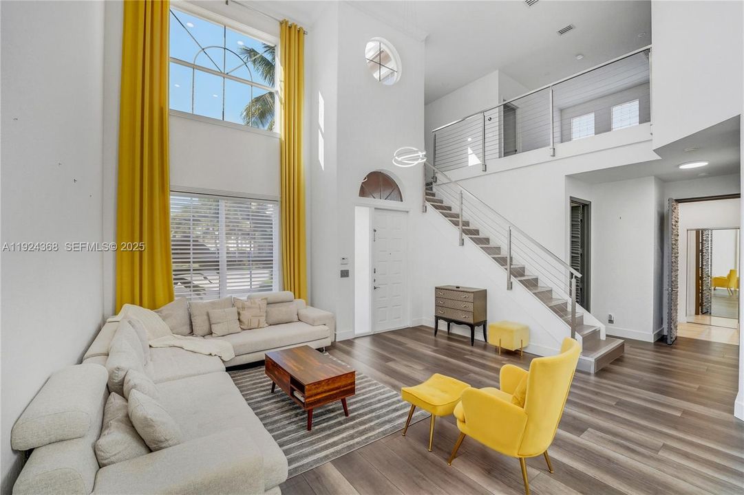 Под контрактом: $5,500 (4 спален, 2 ванн, 2475 Квадратных фут)