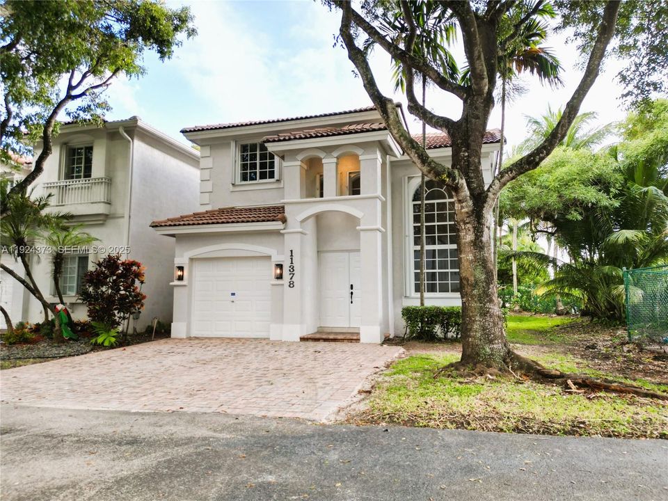 На продажу: $804,900 (3 спален, 2 ванн, 2104 Квадратных фут)