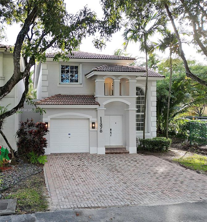 На продажу: $804,900 (3 спален, 2 ванн, 2104 Квадратных фут)