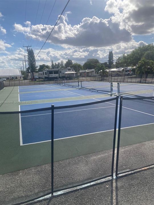 For Rent: $2,100 (3 beds, 1 baths, 0 Square Feet)