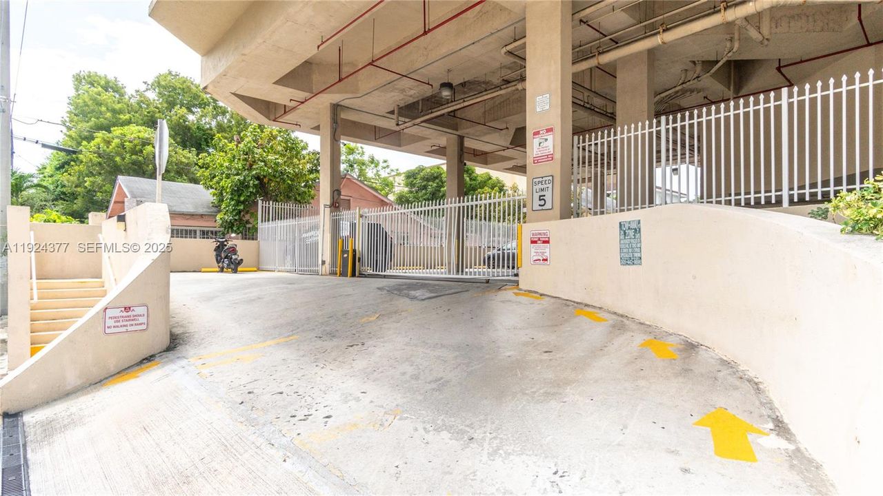 出租: $2,500 (2 贝兹, 2 浴室, 949 平方英尺)