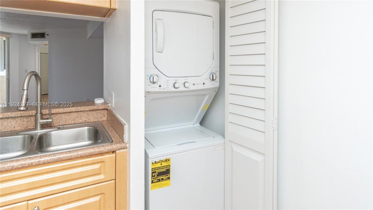 出租: $2,500 (2 贝兹, 2 浴室, 949 平方英尺)