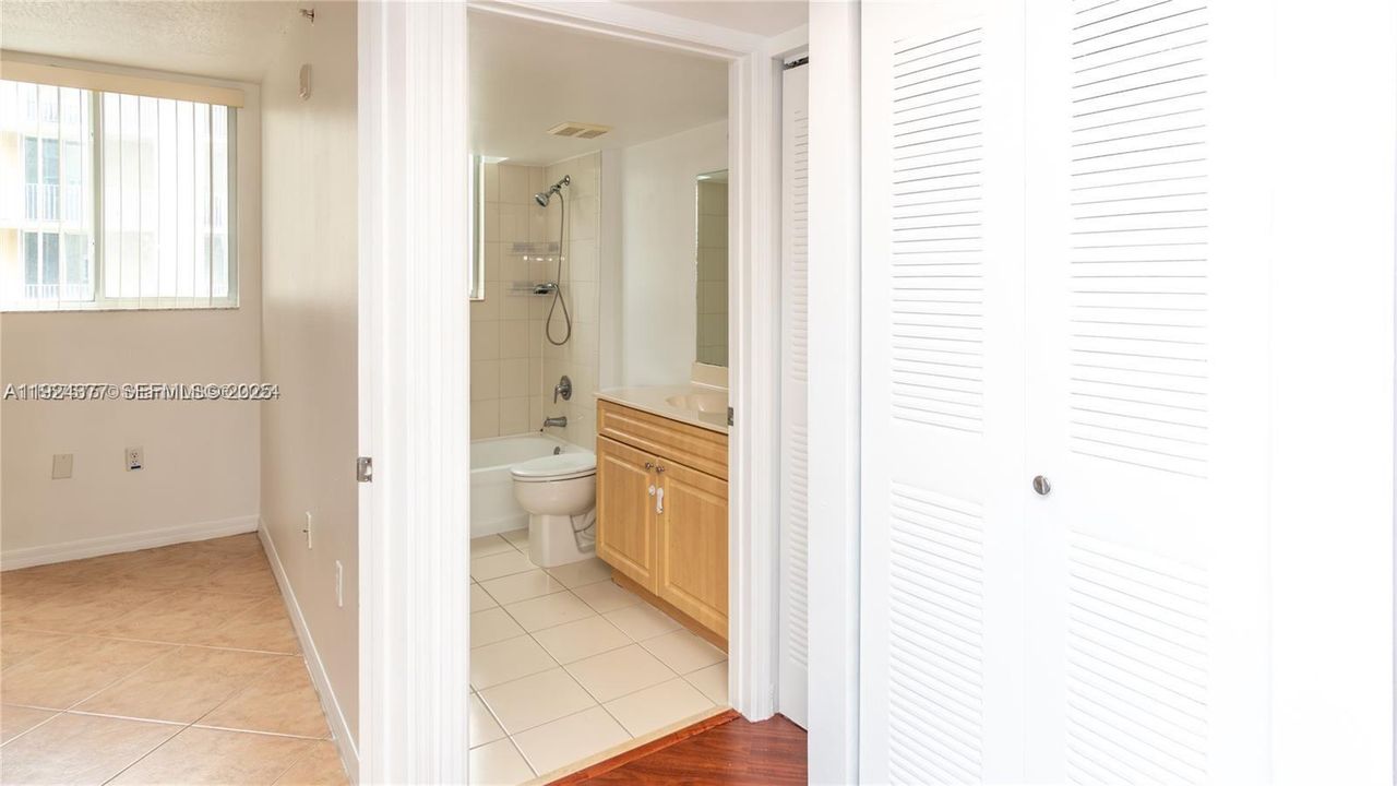 出租: $2,500 (2 贝兹, 2 浴室, 949 平方英尺)