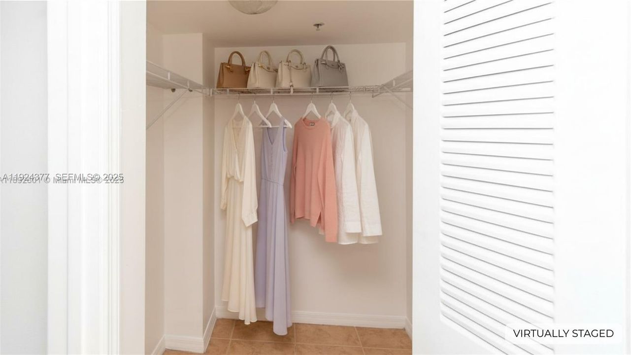 出租: $2,500 (2 贝兹, 2 浴室, 949 平方英尺)