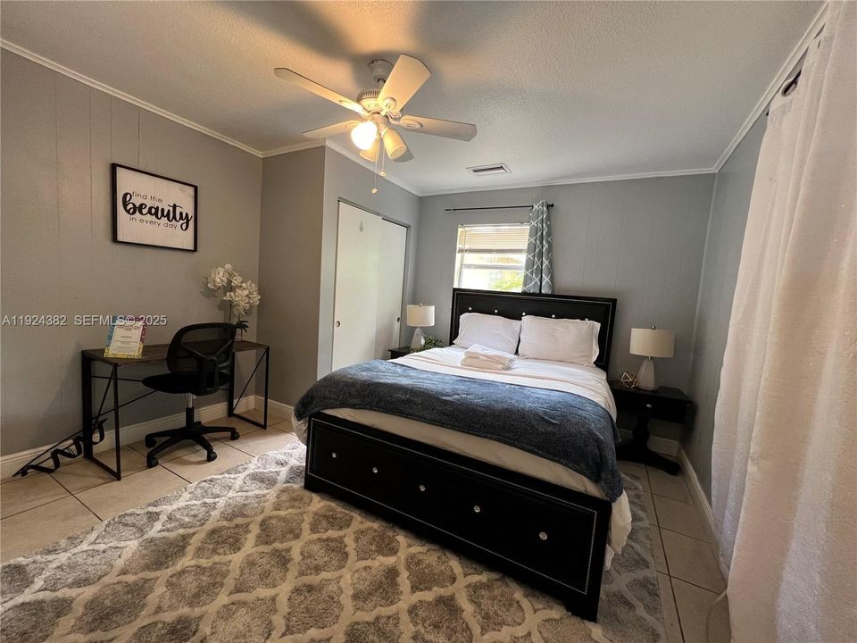 На продажу: $445,000 (4 спален, 2 ванн, 1330 Квадратных фут)