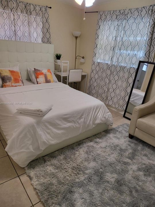 На продажу: $445,000 (4 спален, 2 ванн, 1330 Квадратных фут)