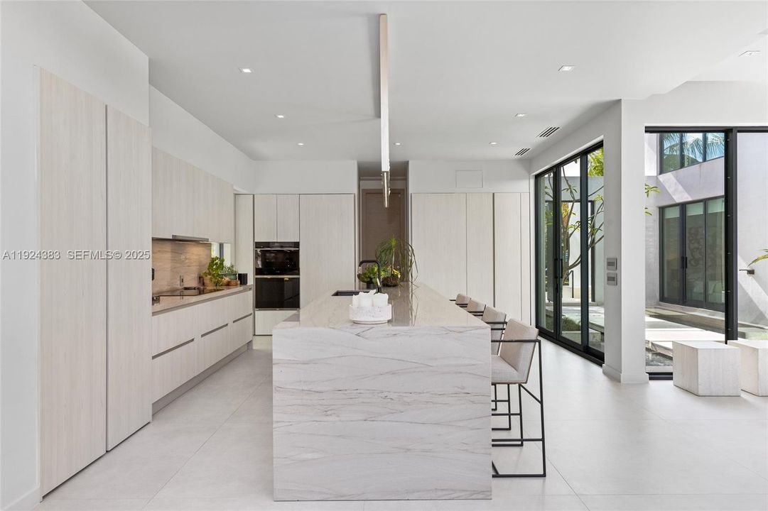 В аренду: $65,000 (5 спален, 4 ванн, 5336 Квадратных фут)