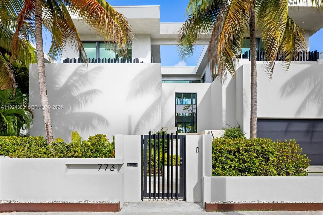 В аренду: $65,000 (5 спален, 4 ванн, 5336 Квадратных фут)