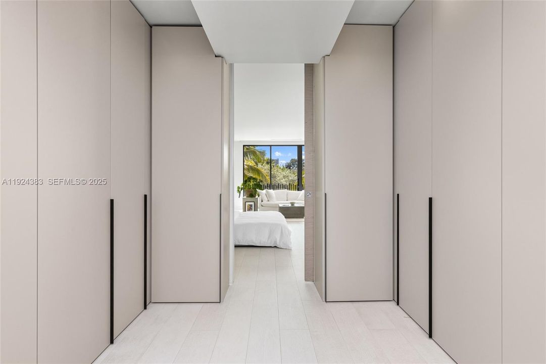 В аренду: $65,000 (5 спален, 4 ванн, 5336 Квадратных фут)