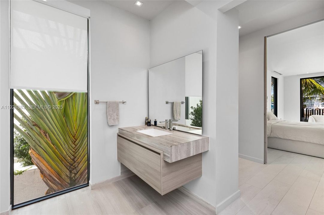 В аренду: $65,000 (5 спален, 4 ванн, 5336 Квадратных фут)