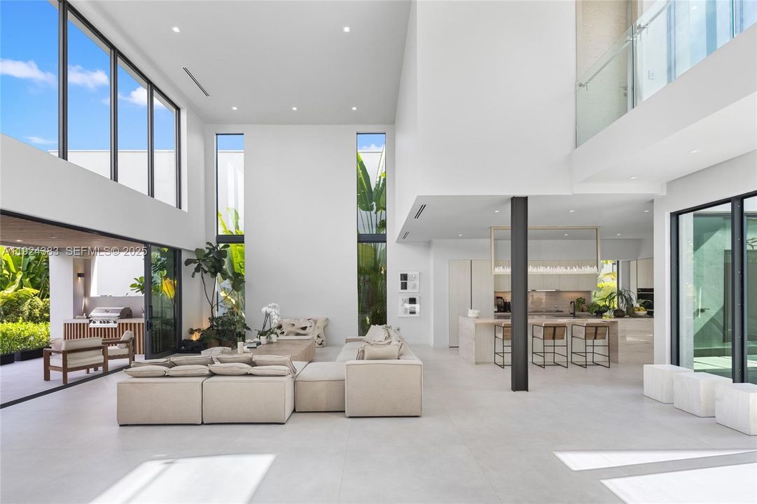 В аренду: $65,000 (5 спален, 4 ванн, 5336 Квадратных фут)