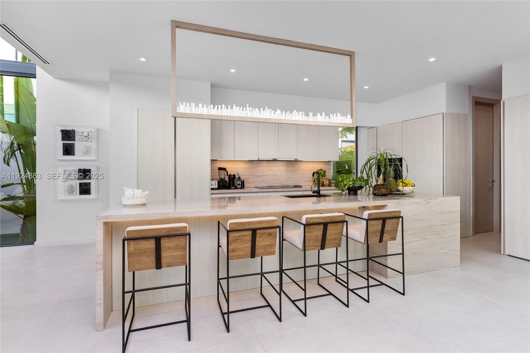 В аренду: $65,000 (5 спален, 4 ванн, 5336 Квадратных фут)