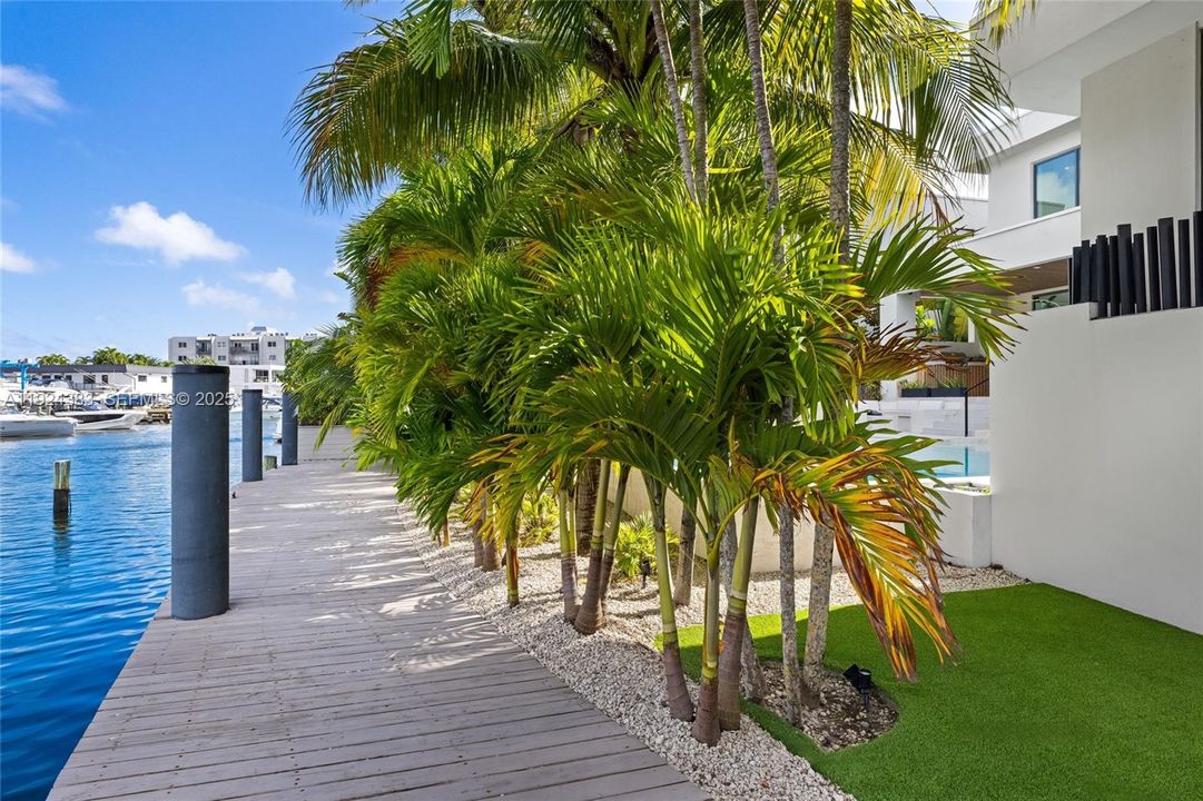 В аренду: $65,000 (5 спален, 4 ванн, 5336 Квадратных фут)