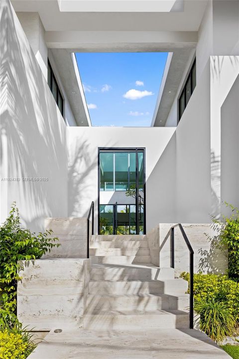 В аренду: $65,000 (5 спален, 4 ванн, 5336 Квадратных фут)