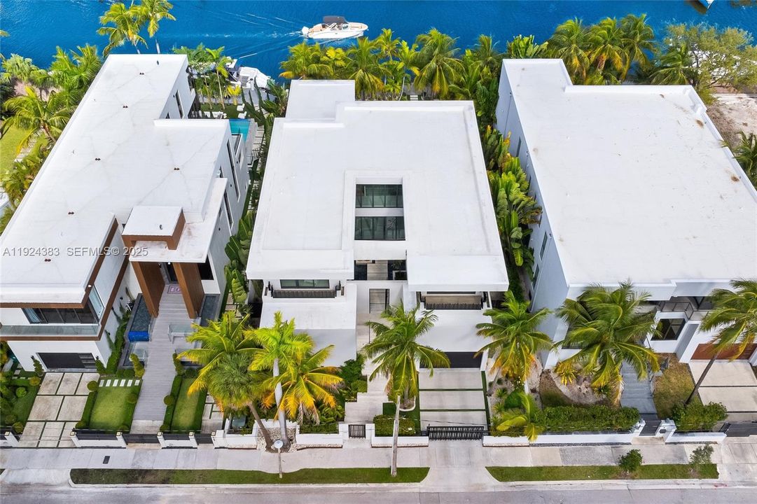 В аренду: $65,000 (5 спален, 4 ванн, 5336 Квадратных фут)