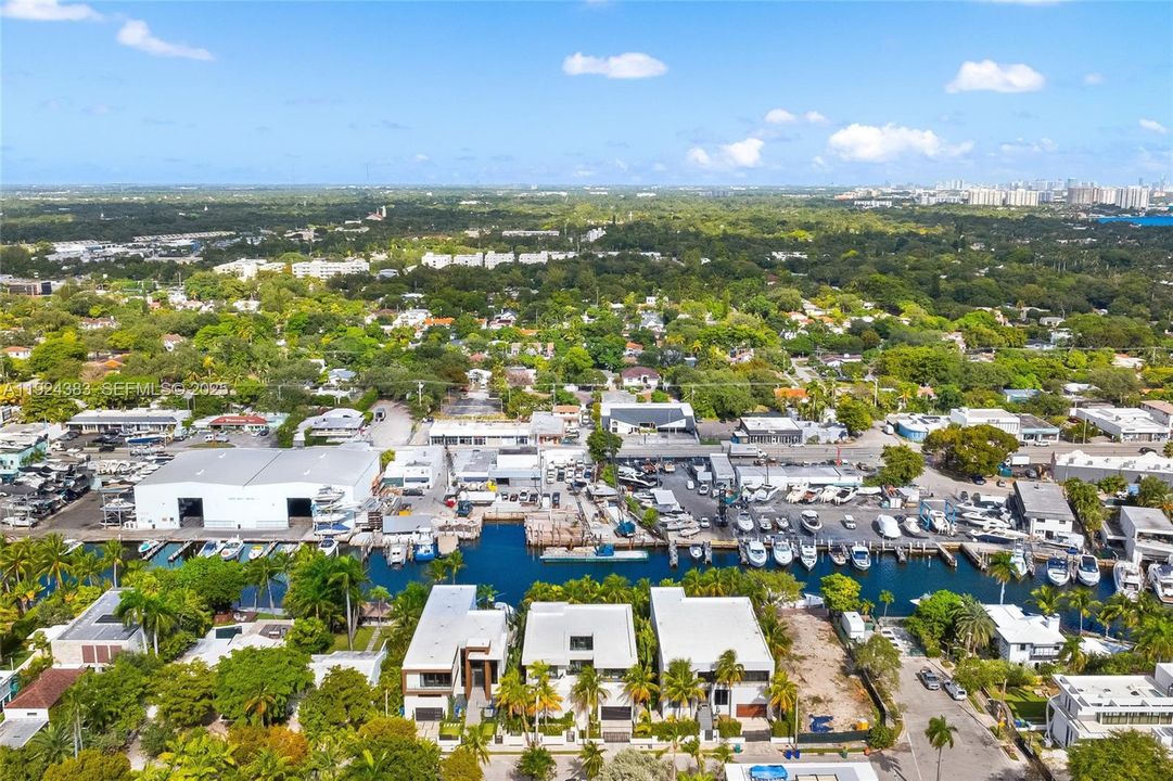 В аренду: $65,000 (5 спален, 4 ванн, 5336 Квадратных фут)