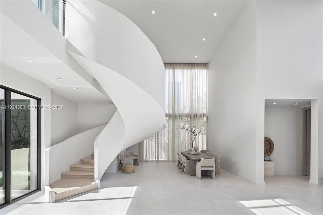 В аренду: $65,000 (5 спален, 4 ванн, 5336 Квадратных фут)