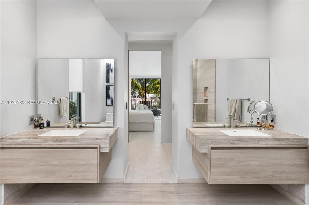 В аренду: $65,000 (5 спален, 4 ванн, 5336 Квадратных фут)