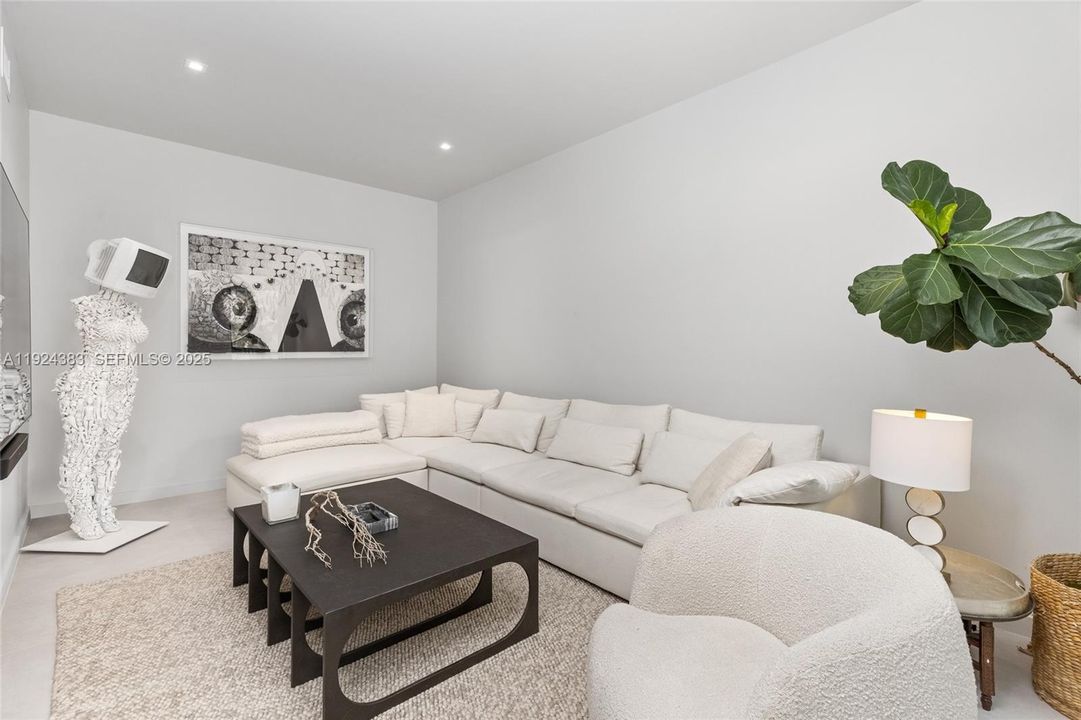 В аренду: $65,000 (5 спален, 4 ванн, 5336 Квадратных фут)