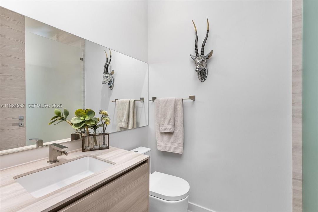 В аренду: $65,000 (5 спален, 4 ванн, 5336 Квадратных фут)