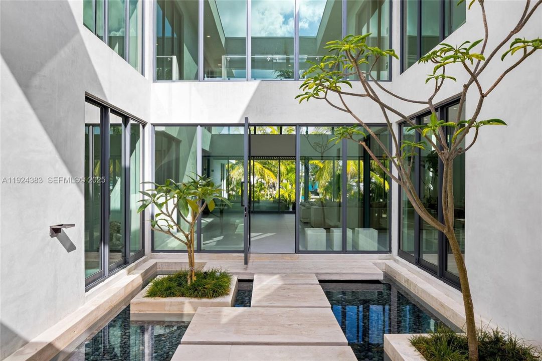 В аренду: $65,000 (5 спален, 4 ванн, 5336 Квадратных фут)