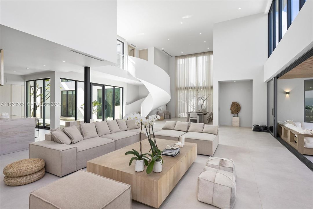 В аренду: $65,000 (5 спален, 4 ванн, 5336 Квадратных фут)