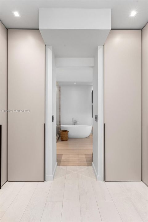 В аренду: $65,000 (5 спален, 4 ванн, 5336 Квадратных фут)