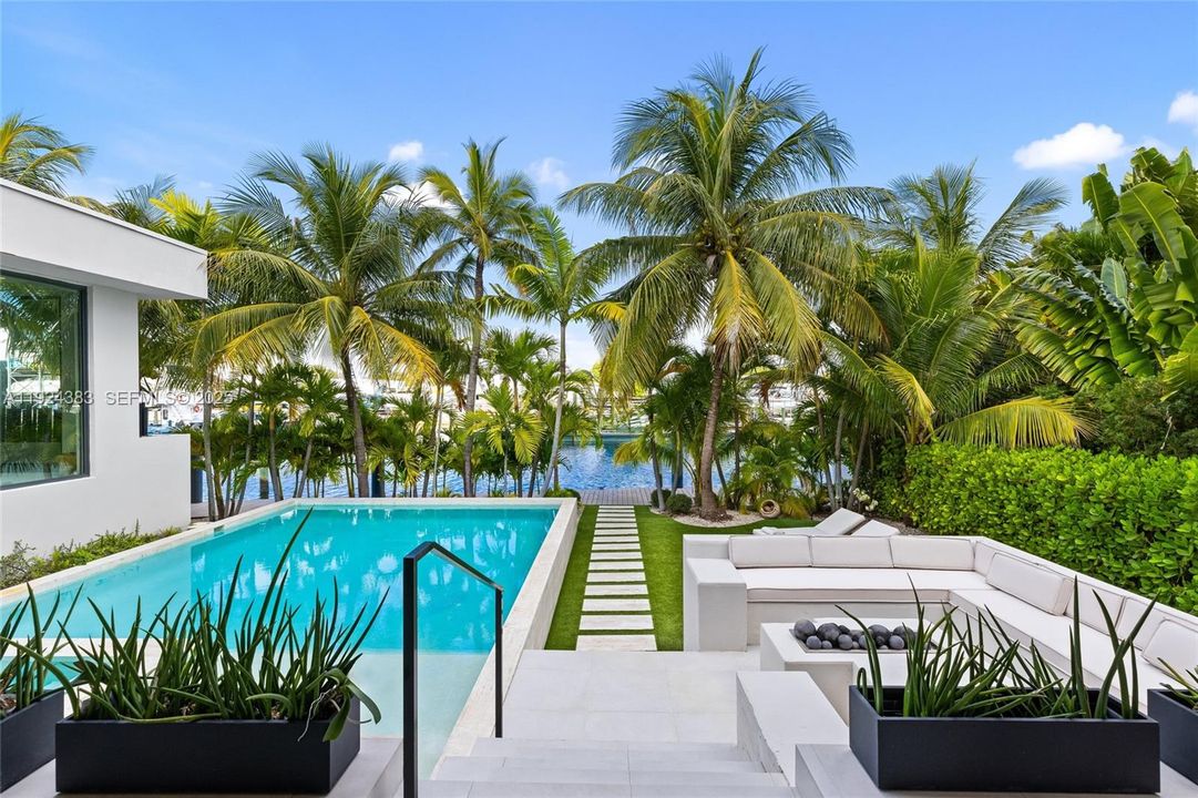 В аренду: $65,000 (5 спален, 4 ванн, 5336 Квадратных фут)