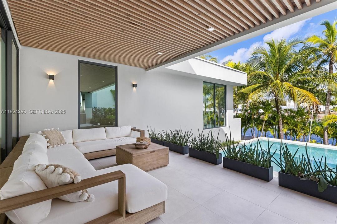 В аренду: $65,000 (5 спален, 4 ванн, 5336 Квадратных фут)