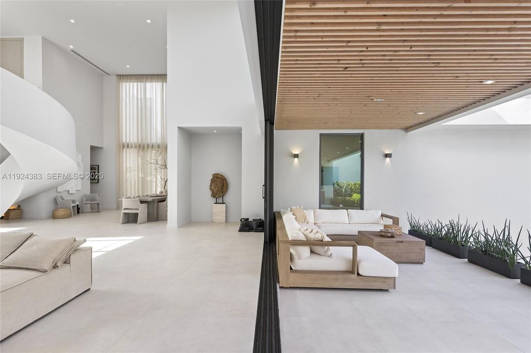 В аренду: $65,000 (5 спален, 4 ванн, 5336 Квадратных фут)