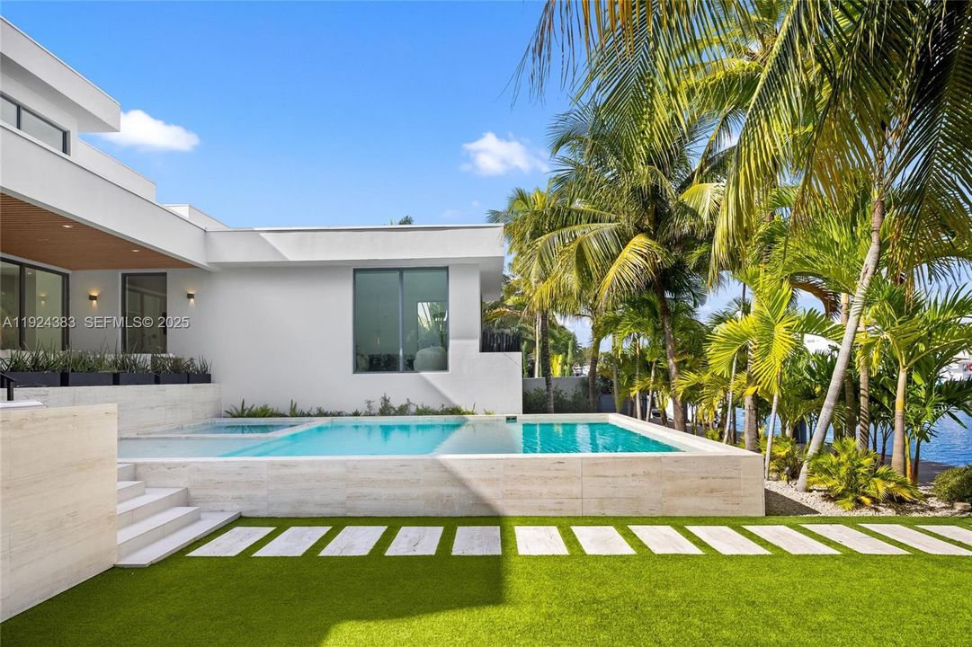 В аренду: $65,000 (5 спален, 4 ванн, 5336 Квадратных фут)