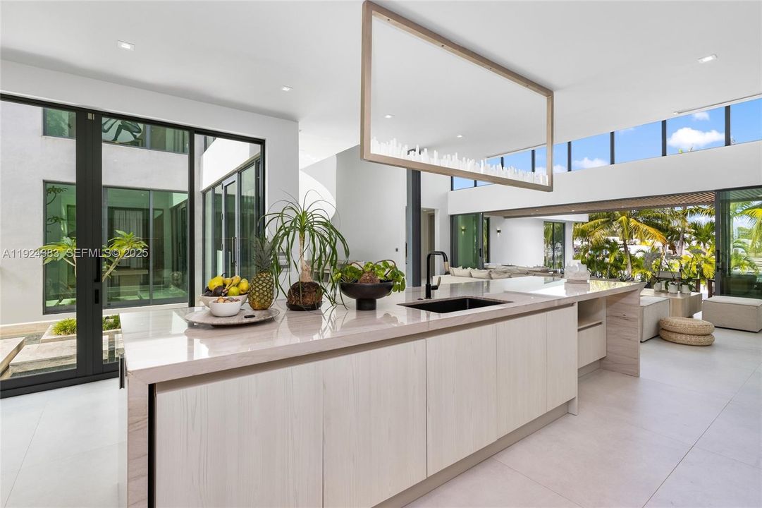 В аренду: $65,000 (5 спален, 4 ванн, 5336 Квадратных фут)