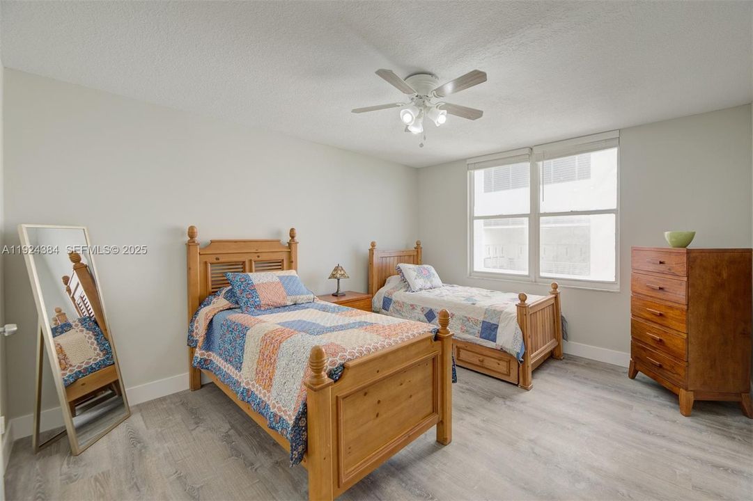 В аренду: $4,500 (2 спален, 2 ванн, 1331 Квадратных фут)