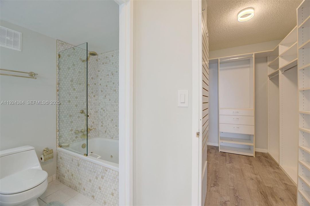 В аренду: $4,500 (2 спален, 2 ванн, 1331 Квадратных фут)