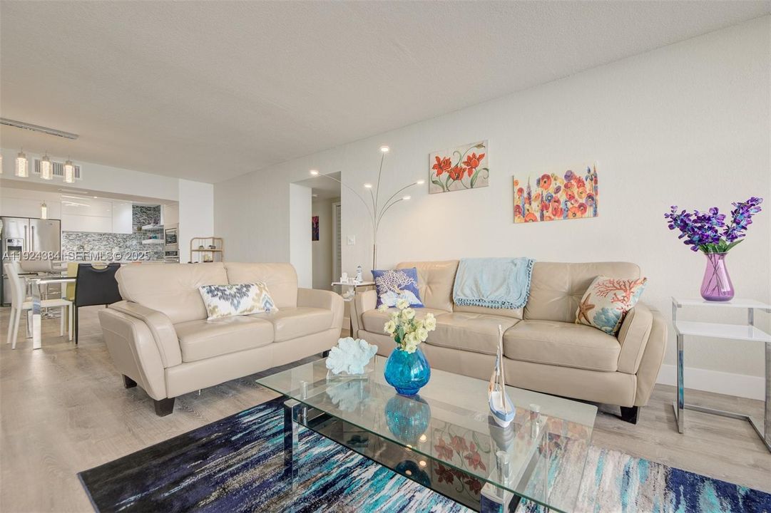 В аренду: $4,500 (2 спален, 2 ванн, 1331 Квадратных фут)