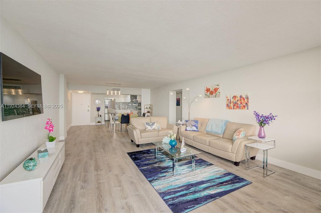 В аренду: $4,500 (2 спален, 2 ванн, 1331 Квадратных фут)