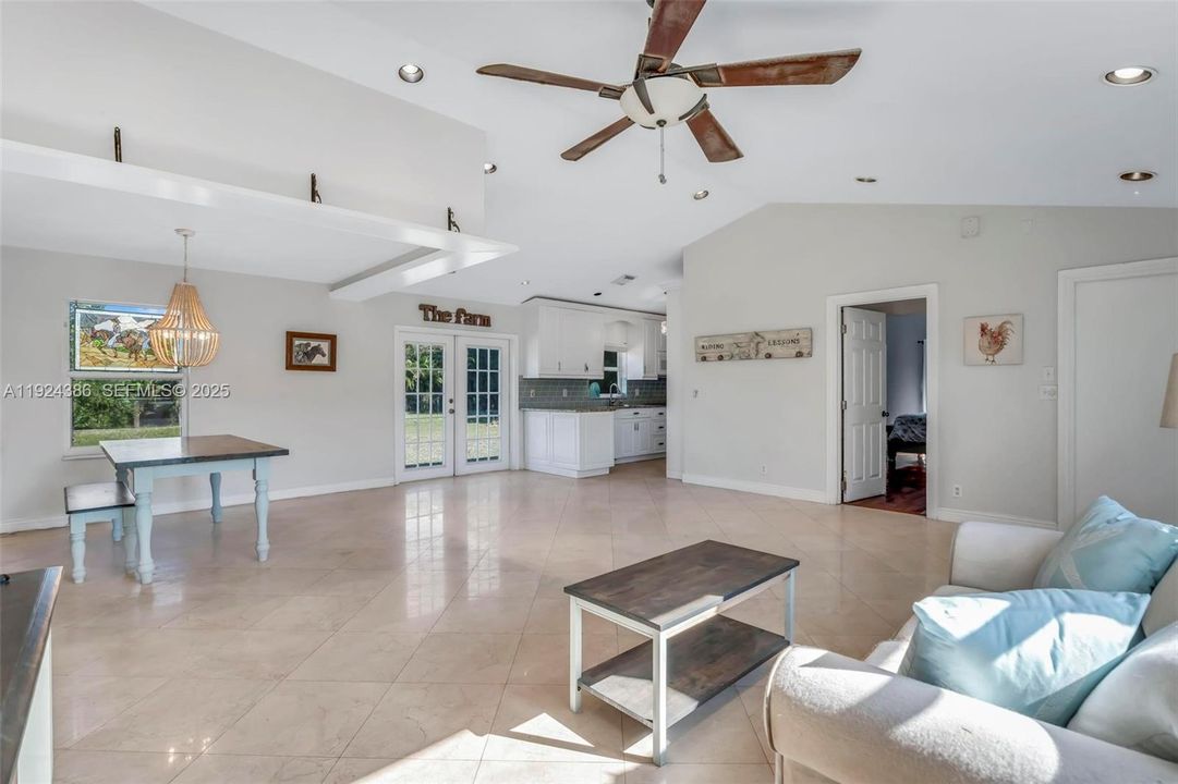 На продажу: $499,000 (3 спален, 2 ванн, 1320 Квадратных фут)